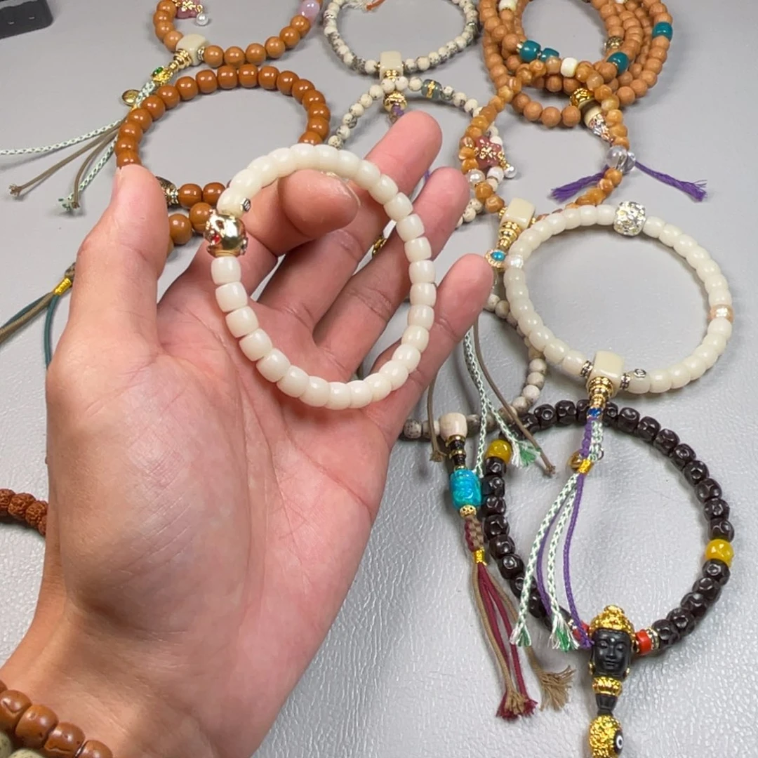 吊坠白玉菩提。。。。。。。。。。。。。。