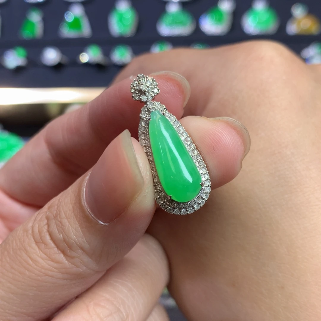 翡翠吊坠(不含链)18K金镶嵌
