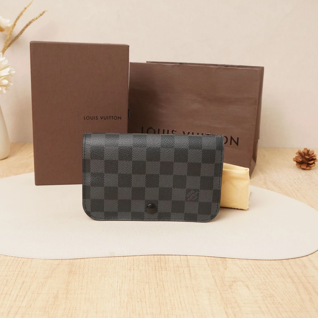 95新 LouisVuitton/路易威登 蓝黑格/DS026184