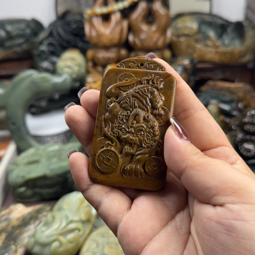 透闪石质玉未镶嵌珠宝奇石