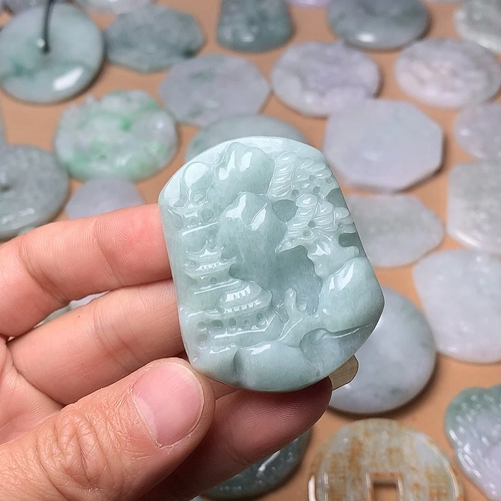 翡翠未镶嵌颈饰山水牌