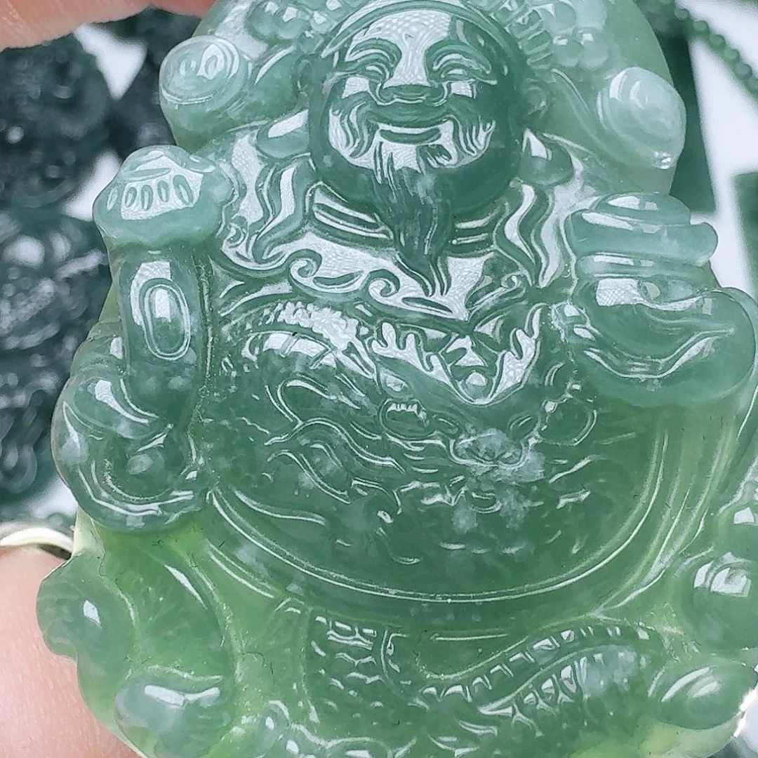 翡翠未镶嵌颈饰多样性发其一