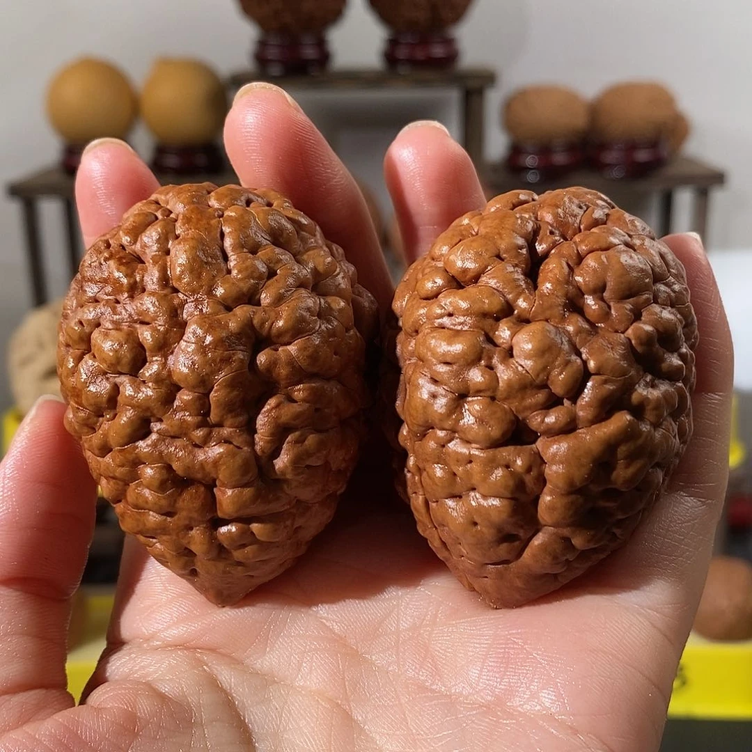 吊坠文玩核桃三瓣脑纹金刚爆肉练手4560