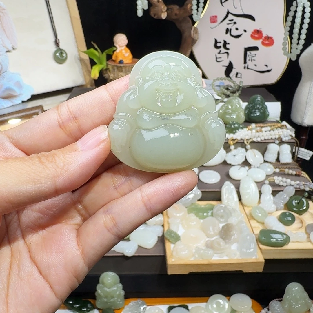 唐***唐和田玉未镶嵌颈饰