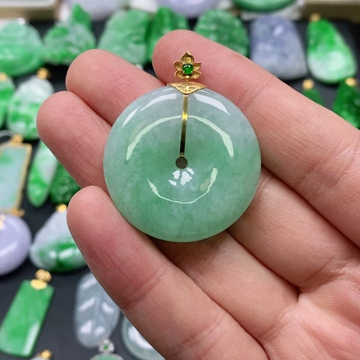 翡翠颈饰未镶嵌吊坠