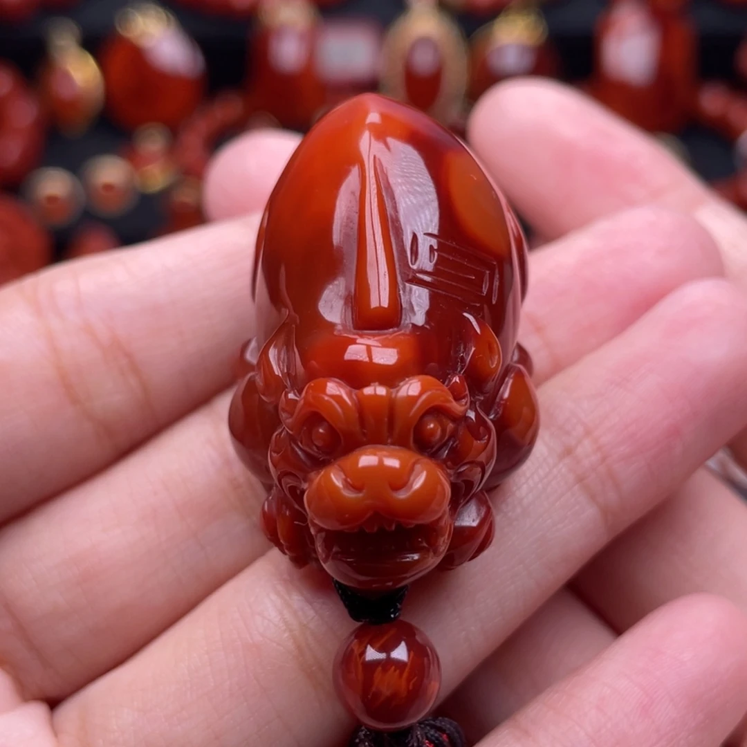 南红玛瑙未镶嵌珠宝奇石貔貅吊坠