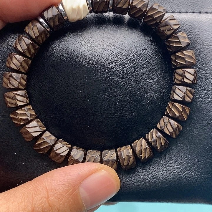 椰蒂手串9龙鳞搭配牙牙