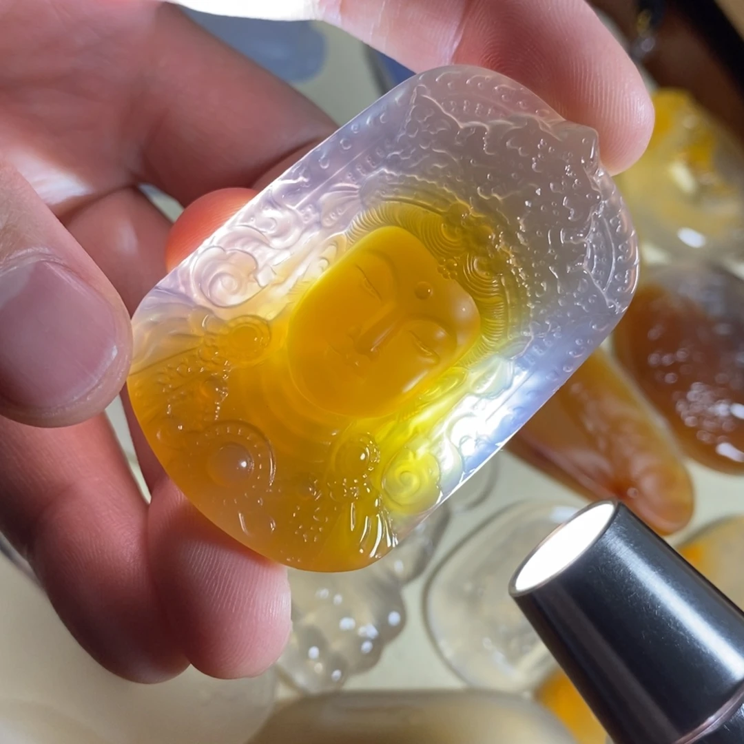 玛瑙/玉髓足铂镶嵌颈饰冰咖玛瑙渡母观音