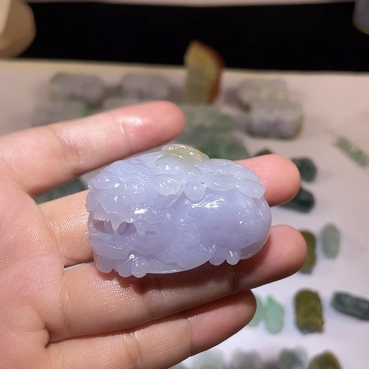 翡翠未镶嵌颈饰貔貅