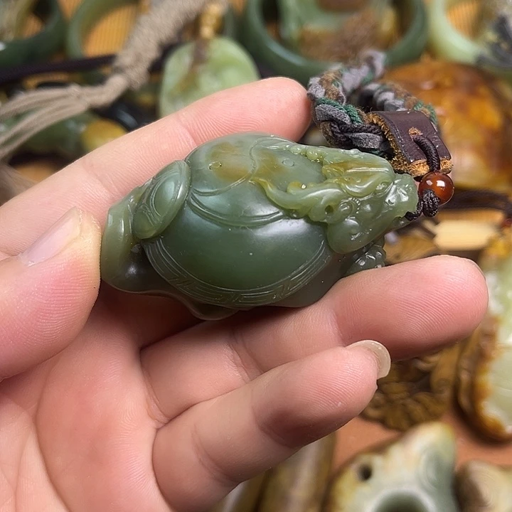 岫岩老玉（透闪石质玉）未镶嵌颈饰