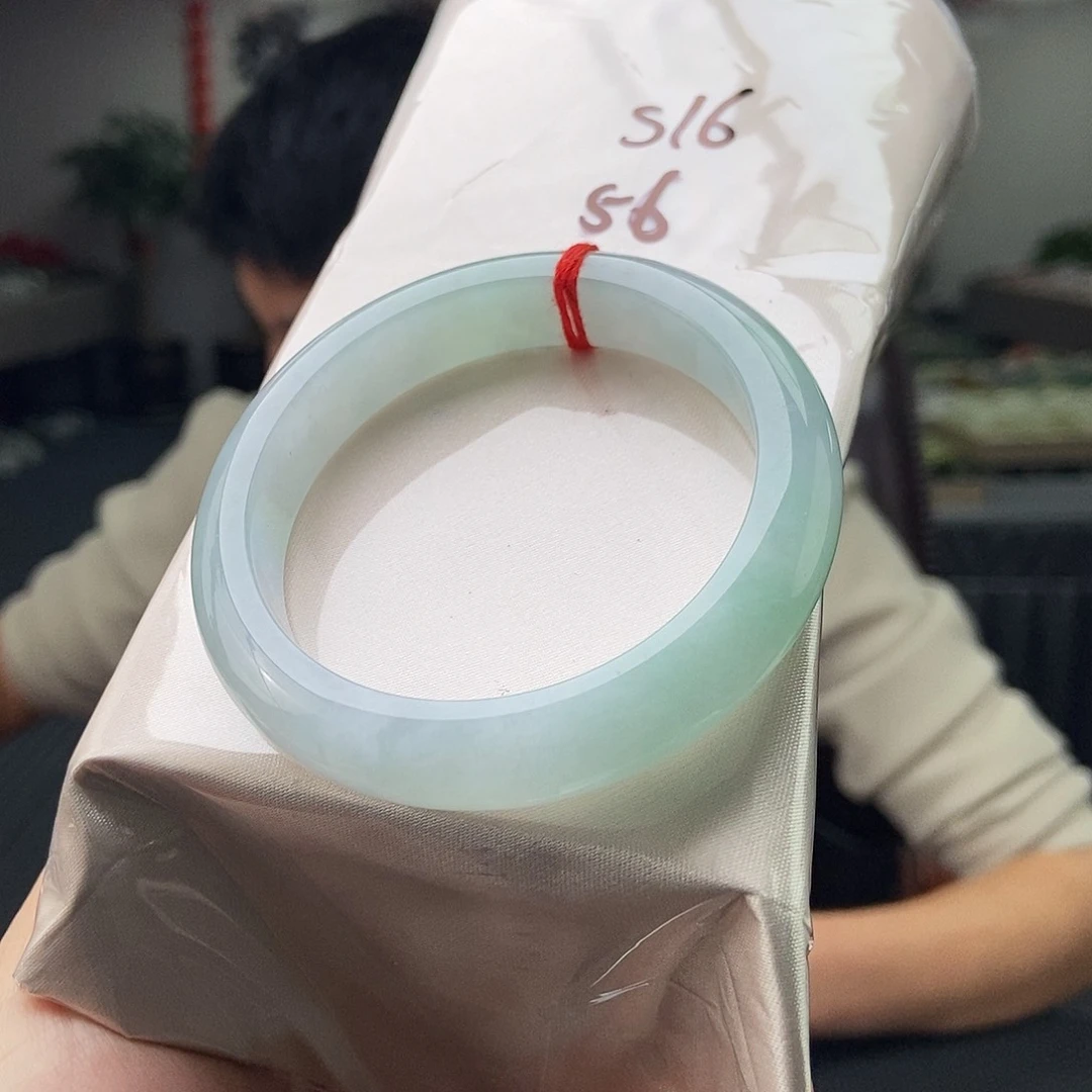 翡翠手镯未镶嵌拍一发一