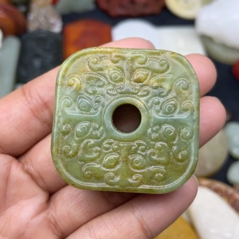 蛇纹石玉颈饰未镶嵌96