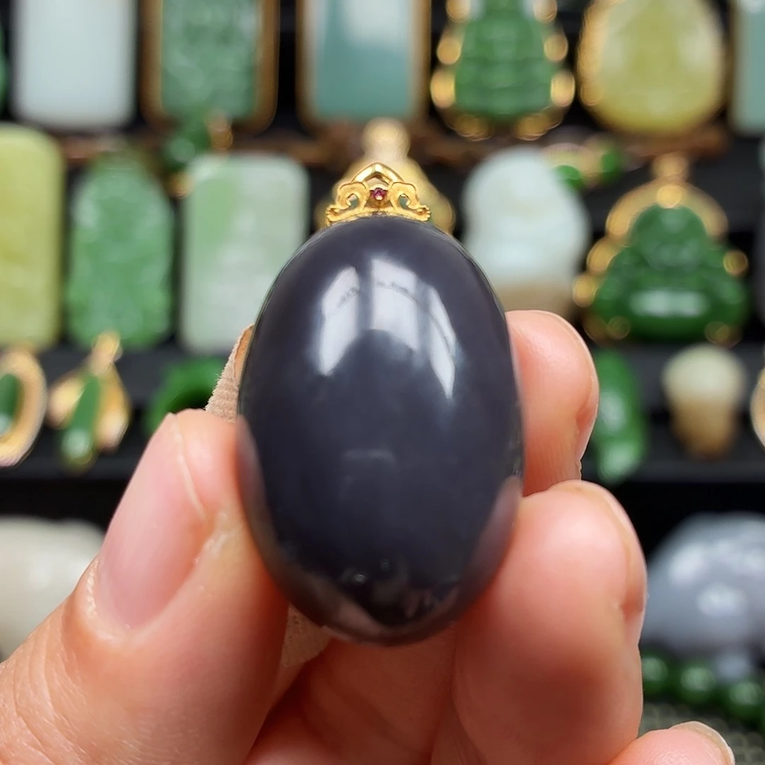 颈饰18K金镶嵌和田玉
