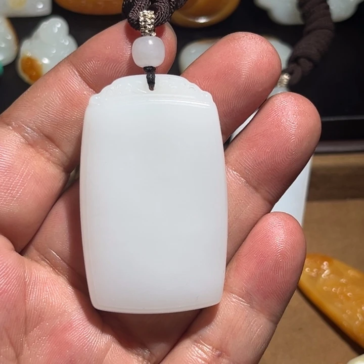 钱***嫂和田玉未镶嵌挂件