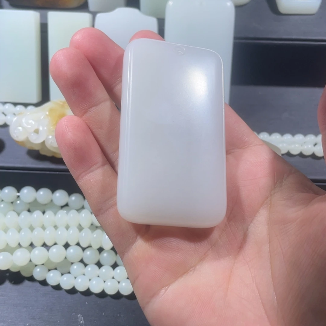 和田玉未镶嵌颈饰无事牌