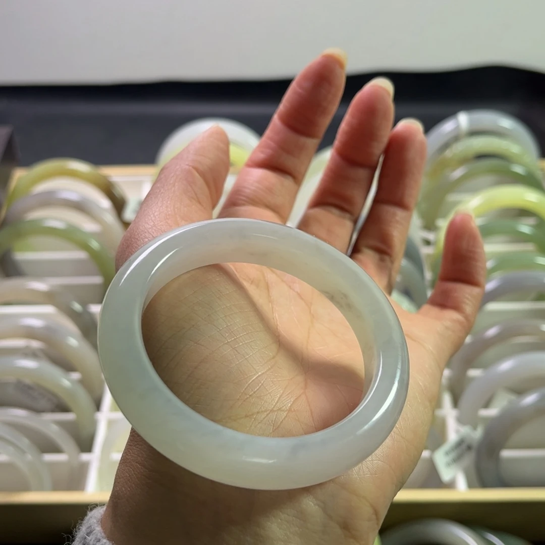 和田玉手镯53.8圈未镶嵌