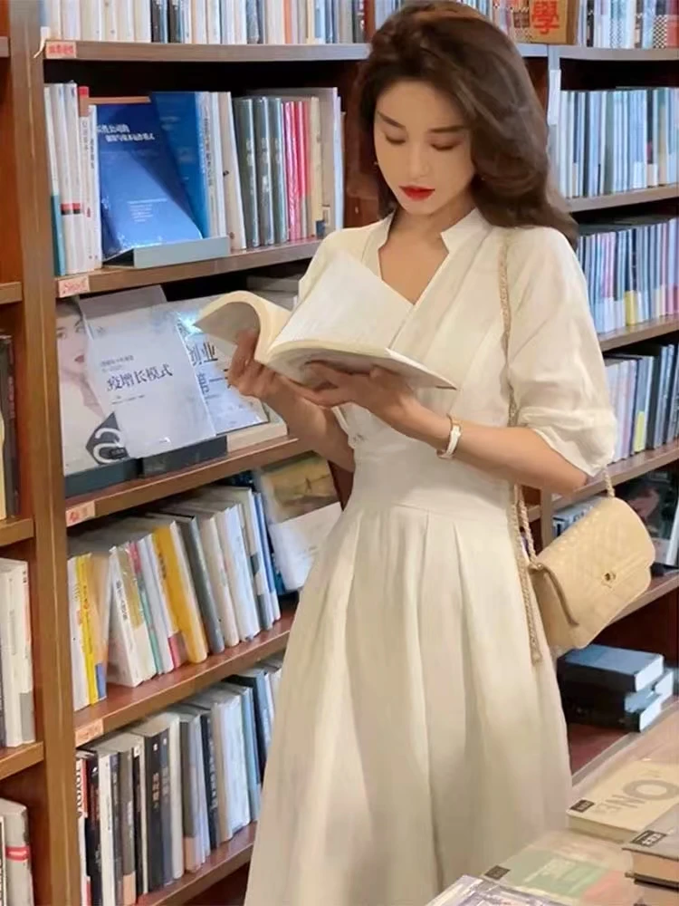 法式白色收腰气质连衣裙女2025新款V领茶歇长款高级感仙女裙W002