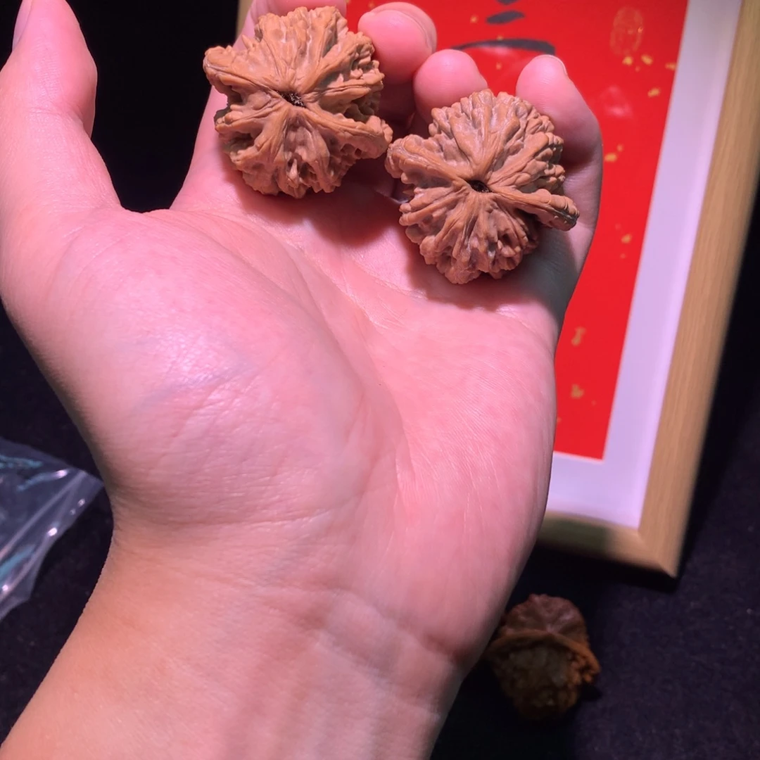 文玩核桃吊坠麦虎色差白茬39尺