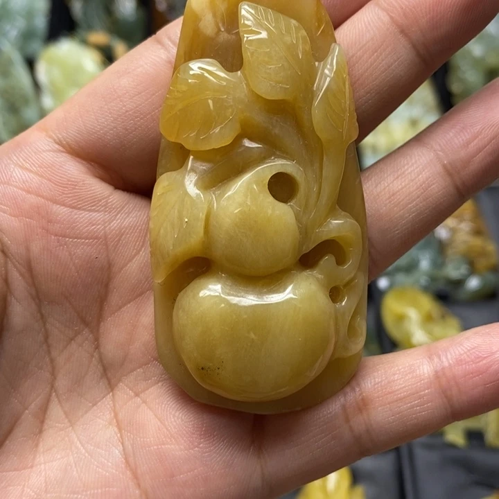 蛇纹石玉吊坠未镶嵌
