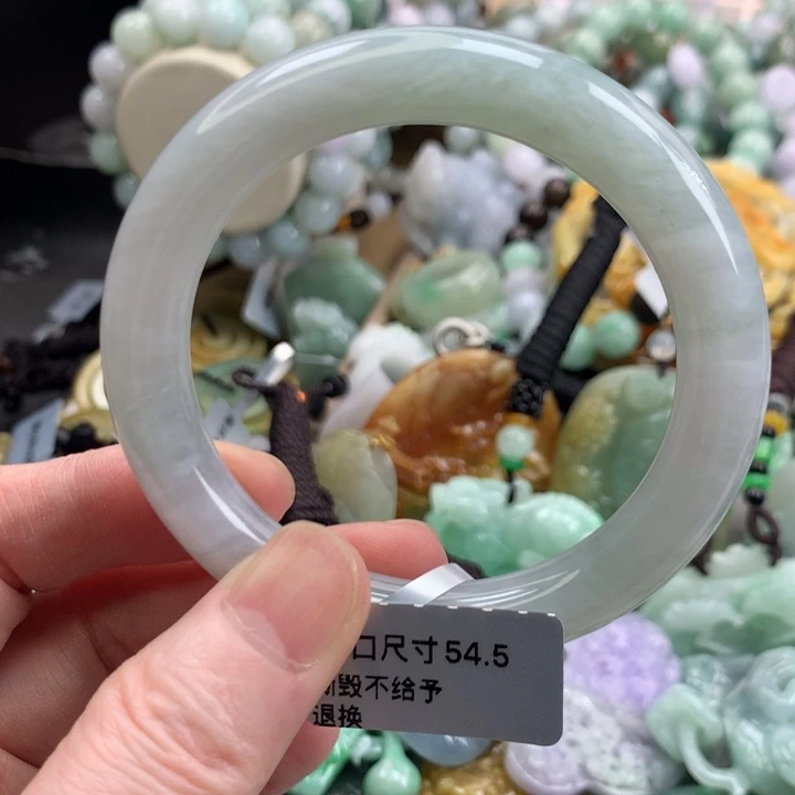 翡翠手镯未镶嵌吊坠