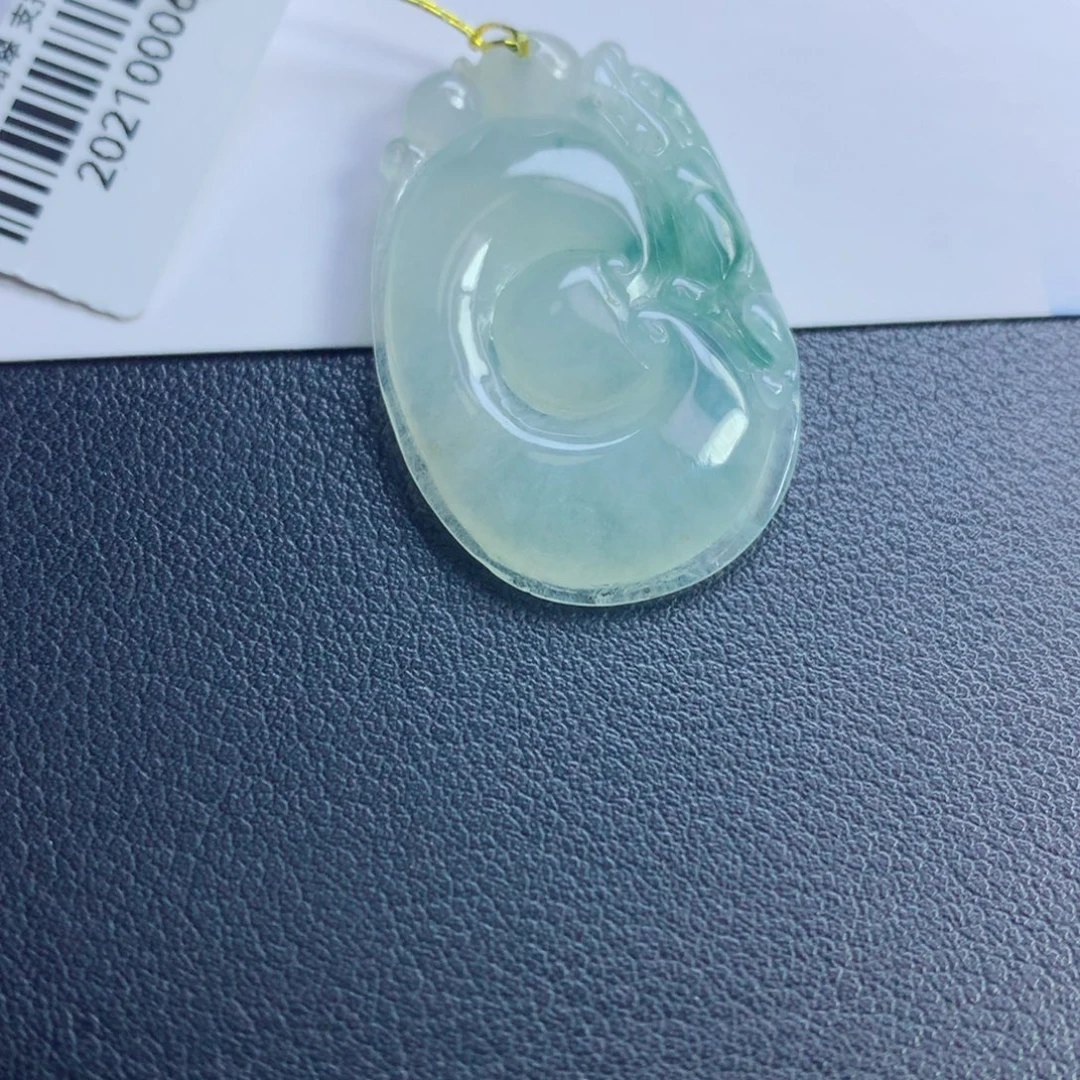 翡翠未镶嵌颈饰如意