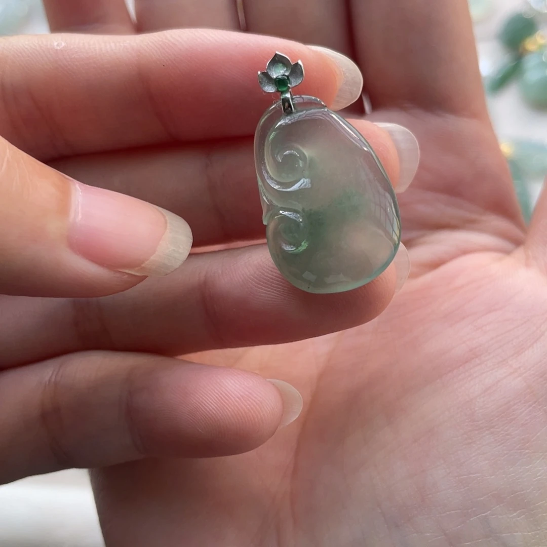 翡翠未镶嵌颈饰金扣如意