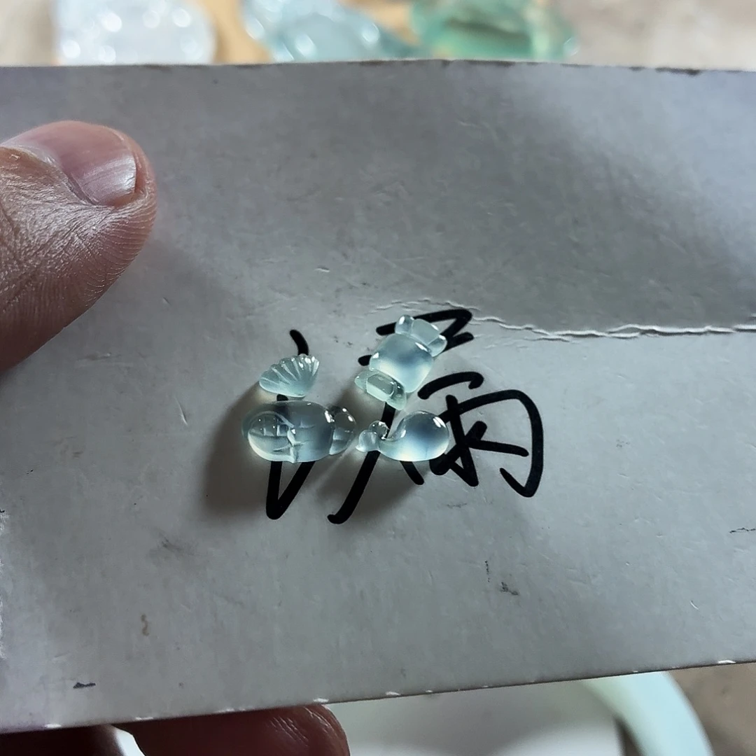 顾***鱼翡翠未镶嵌颈饰翡翠