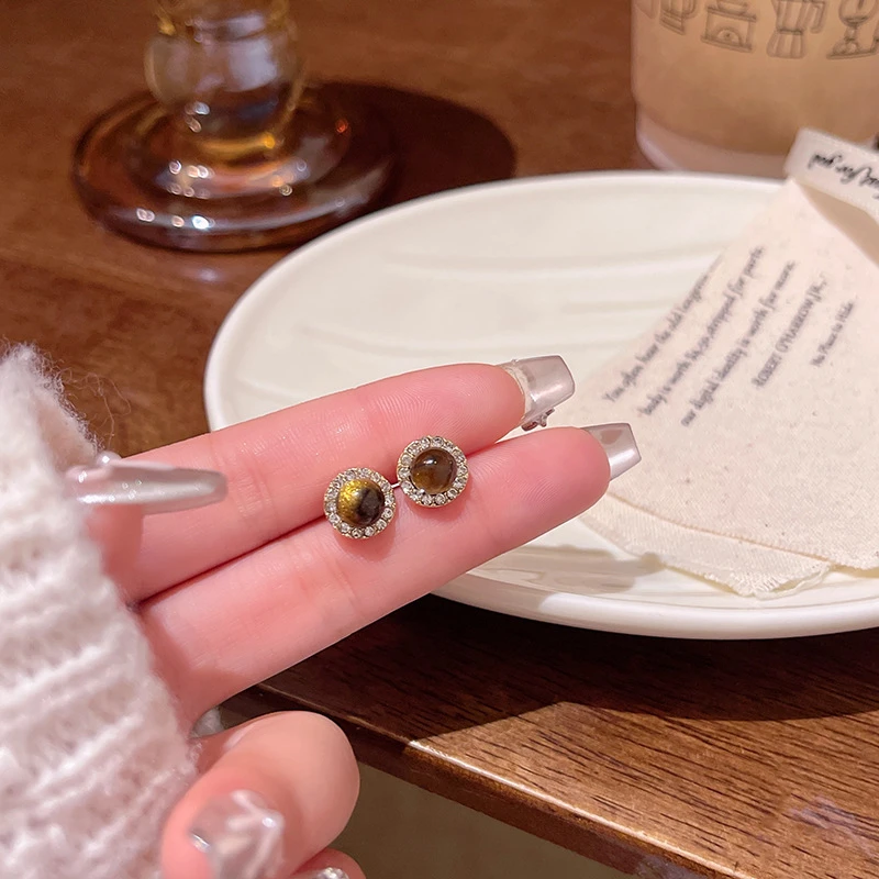 黄铜耳饰 精致小巧美拉德虎眼石耳钉轻奢小众百搭气质简约满钻圆