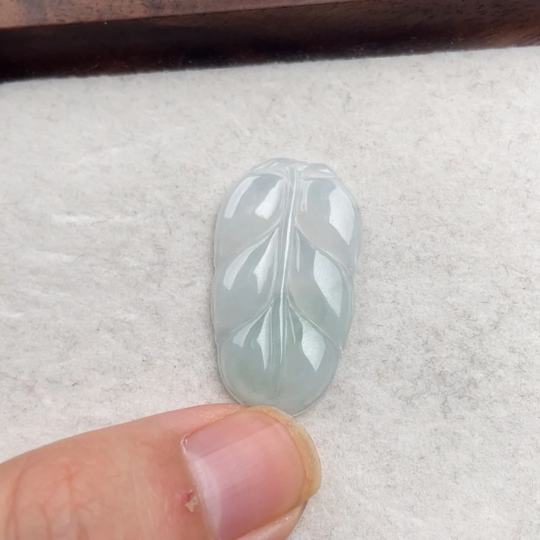 翡翠未镶嵌颈饰叶子