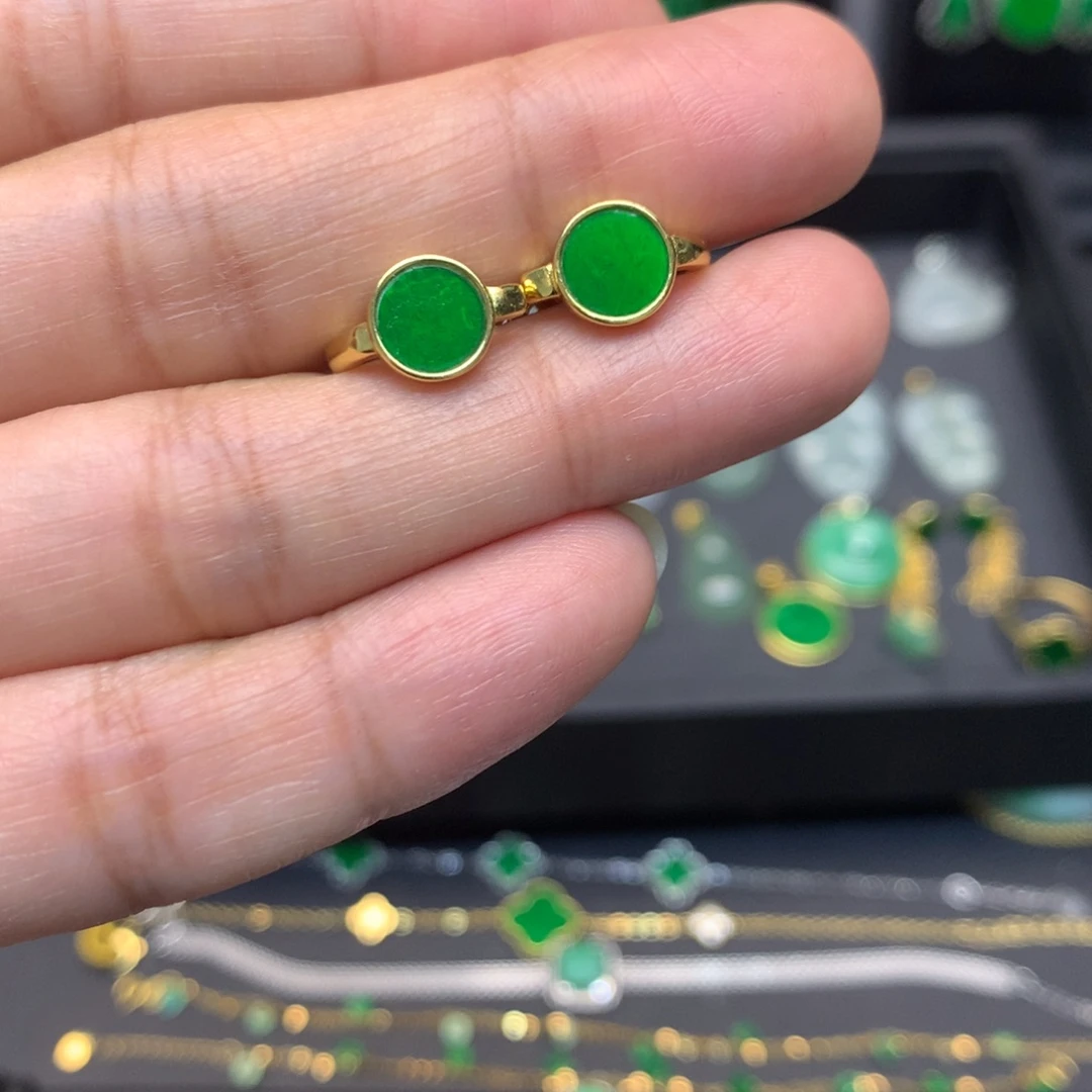 翡翠未镶嵌颈饰有纹