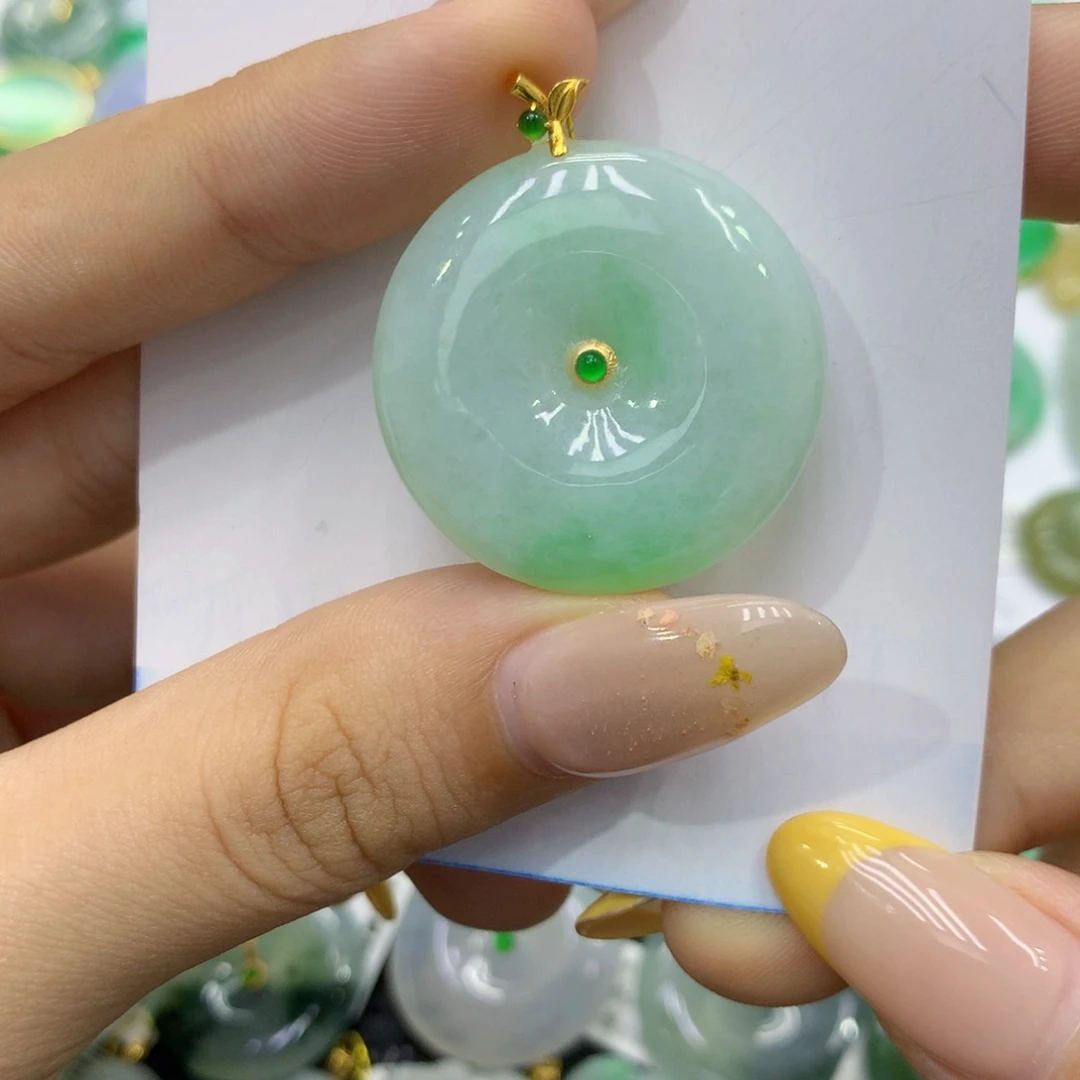翡翠18K金镶嵌颈饰