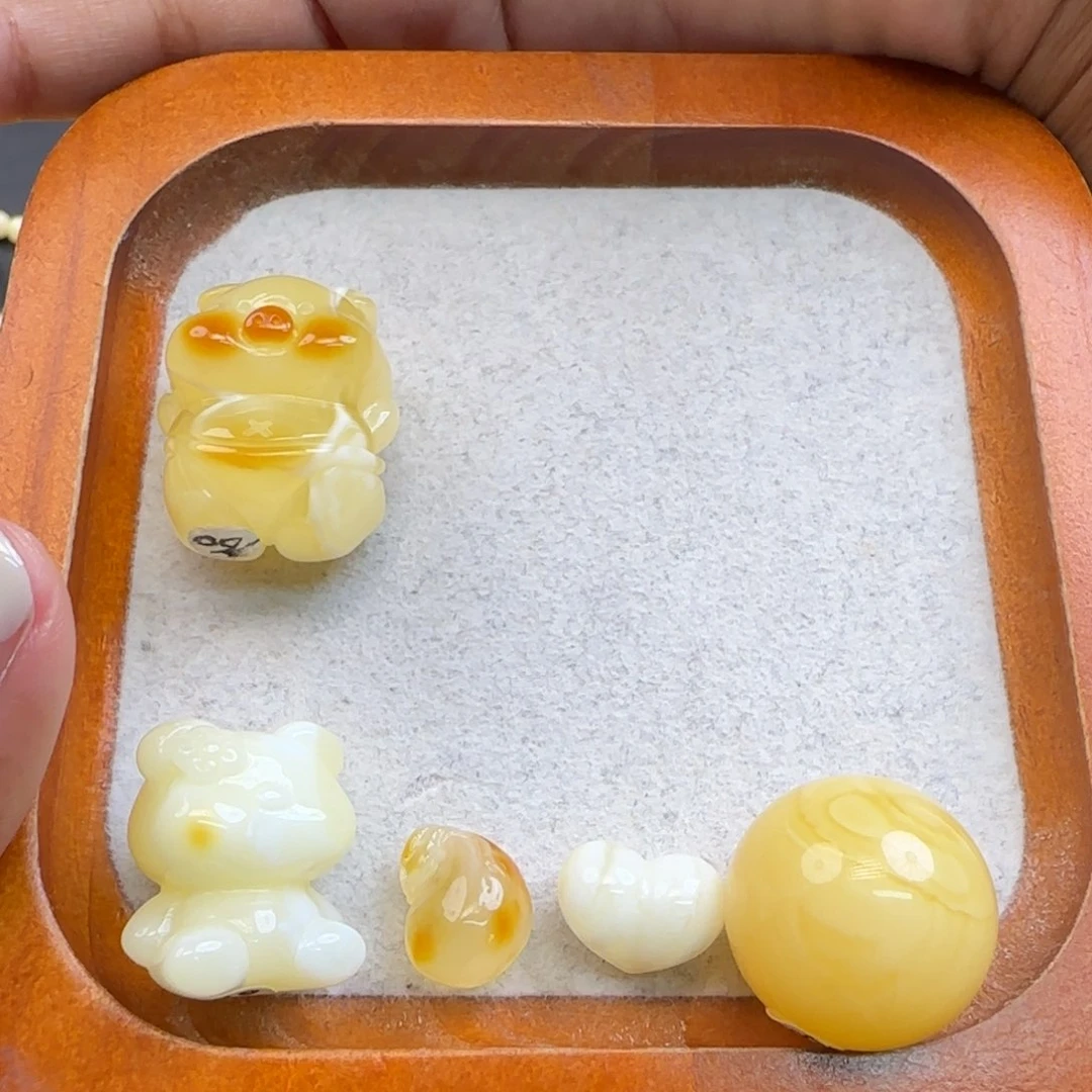 琥珀颈饰未镶嵌琥珀