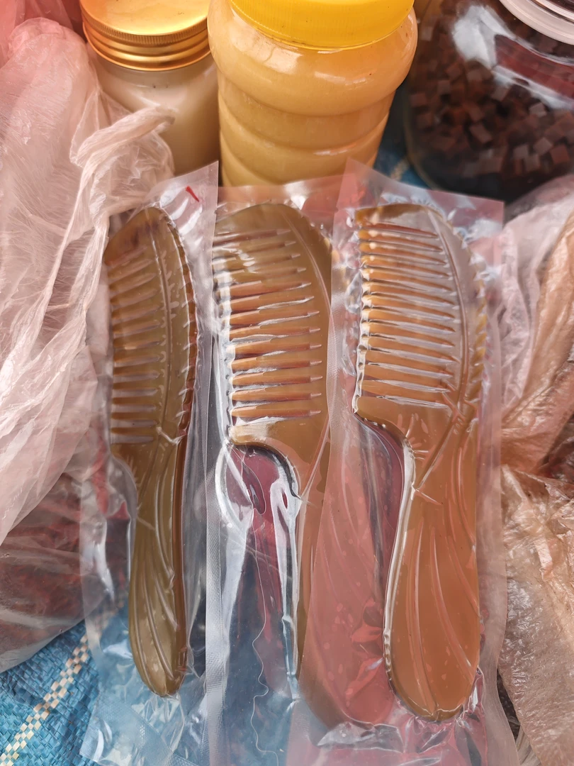 [同源南滇]牛角梳梳头