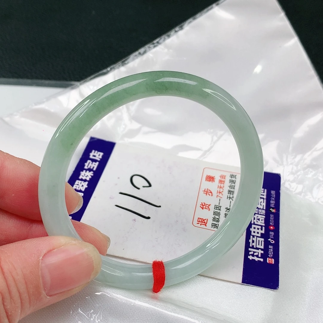 翡翠手镯未镶嵌翡翠