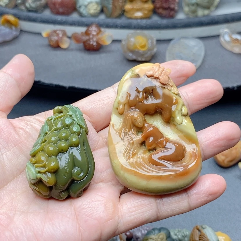 【闪购商品】定制石英质玉吊坠未镶嵌越***?