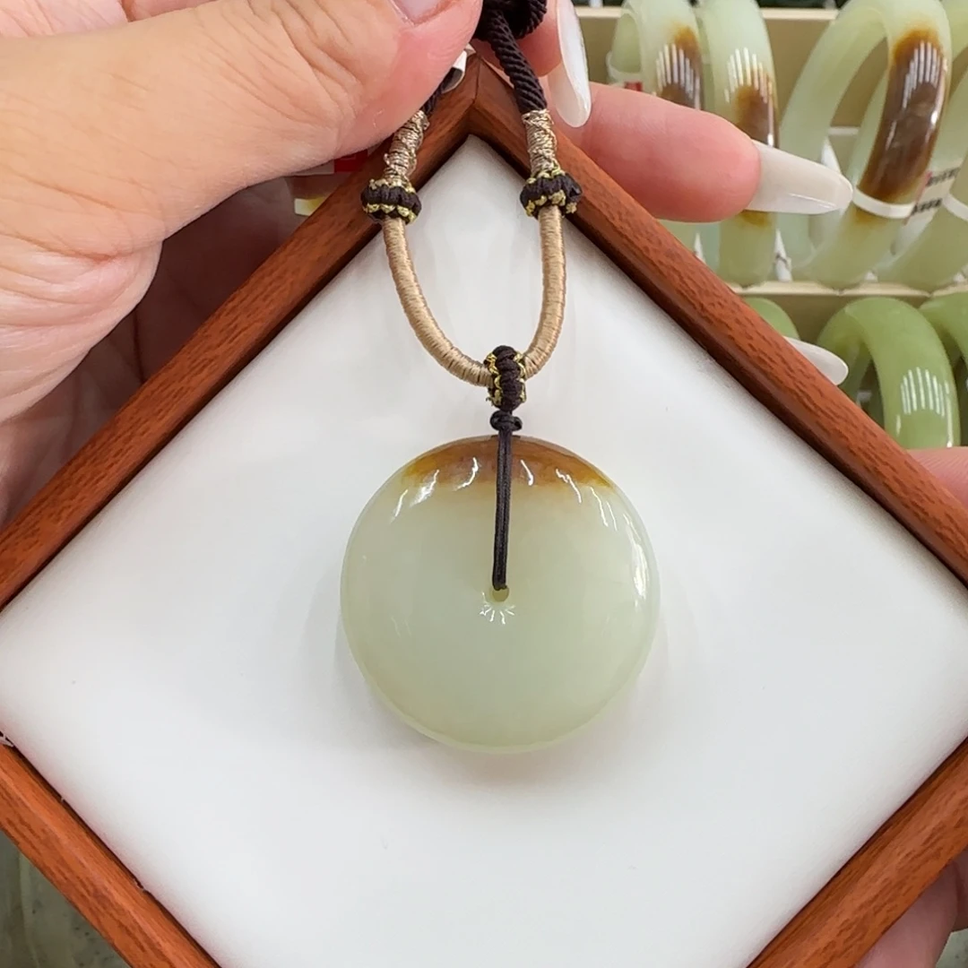 颈饰未镶嵌和田玉（糖玉）