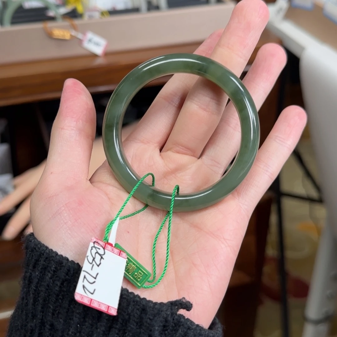 和田玉未镶嵌手镯5