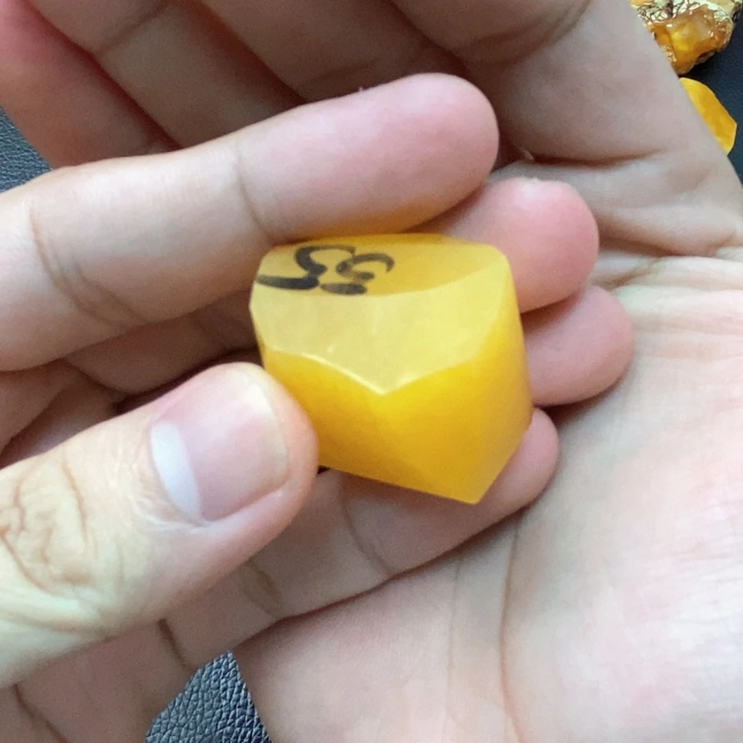 定制琥珀未镶嵌铭**骨