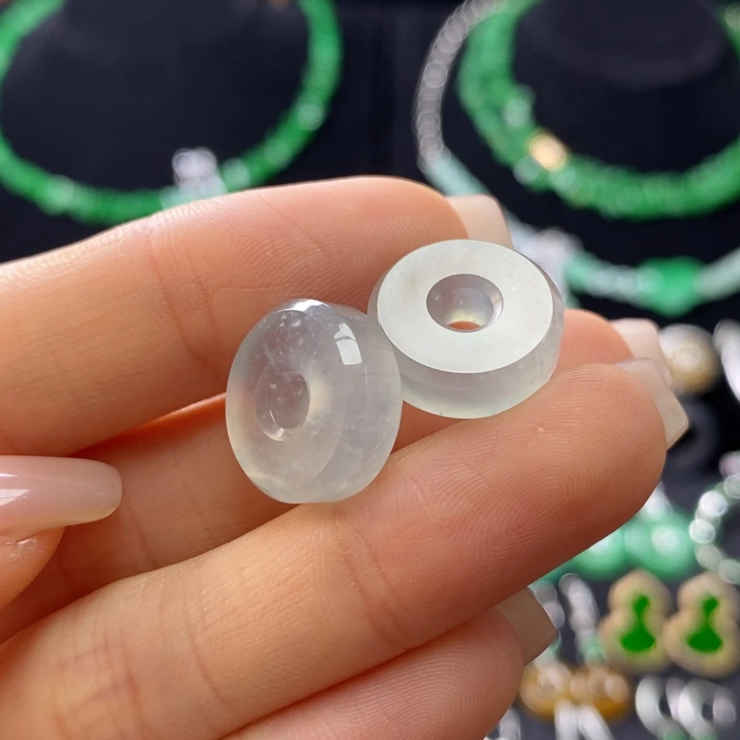 翡翠未镶嵌耳饰蓝冰底路路通