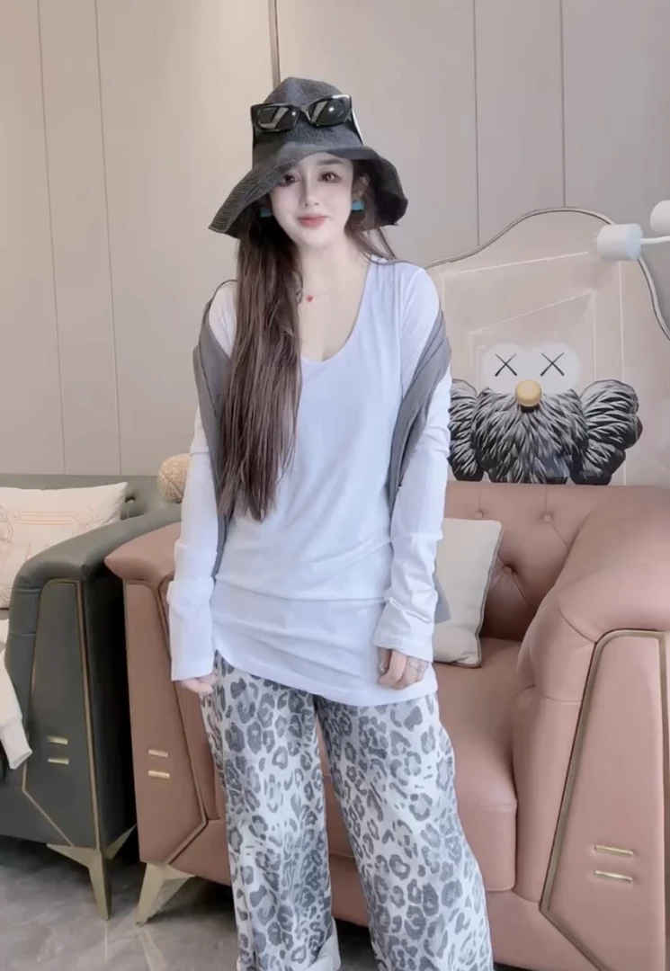 设计感小众U领长袖T恤女春夏内搭纯色打底衫宽松显瘦百搭体恤上衣