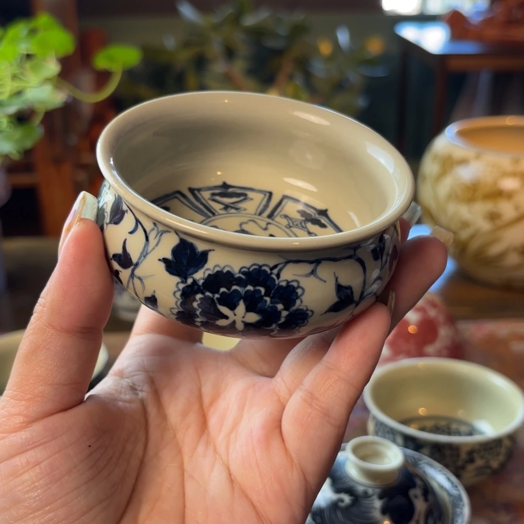 青花手绘二号釉牡丹