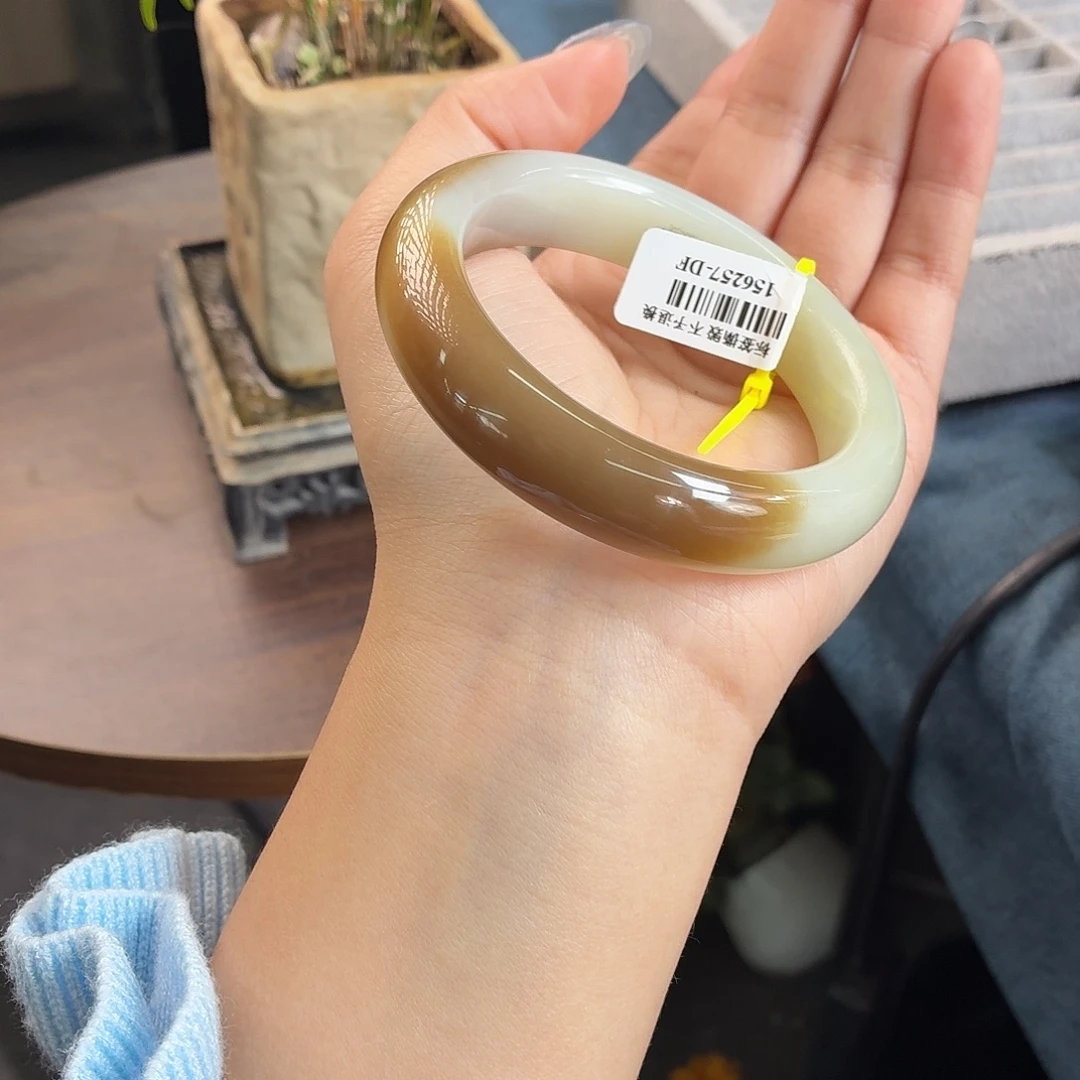 和田玉未镶嵌手镯  55/56