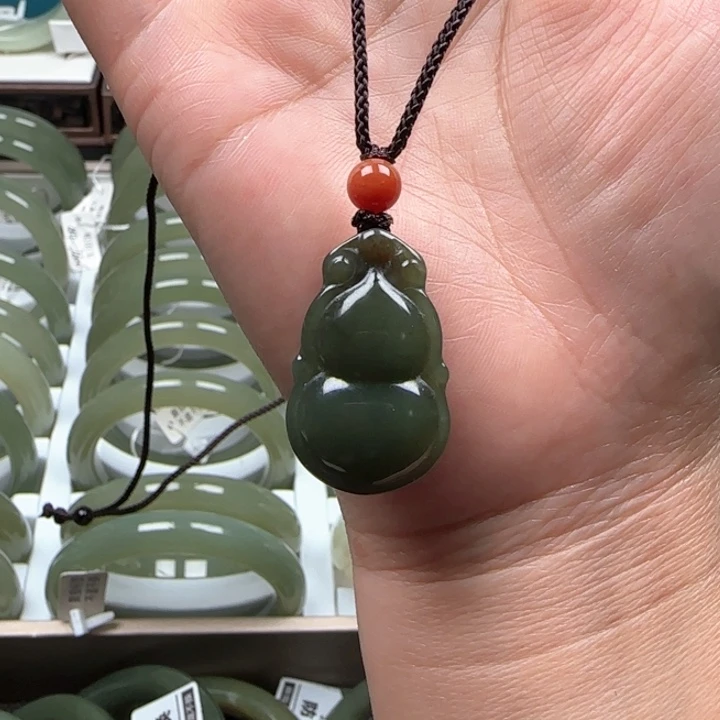 和田玉吊坠(赠链)未镶嵌