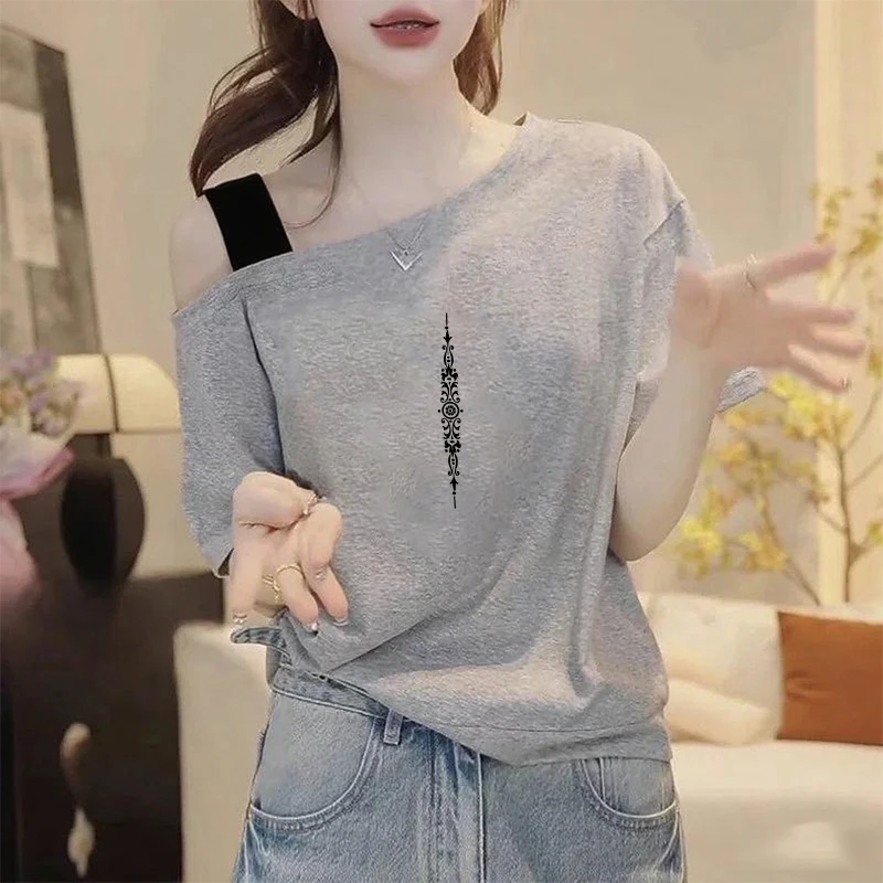 撞色吊带斜领露肩短袖T恤女2025夏新款字母印花时尚韩系百搭上衣