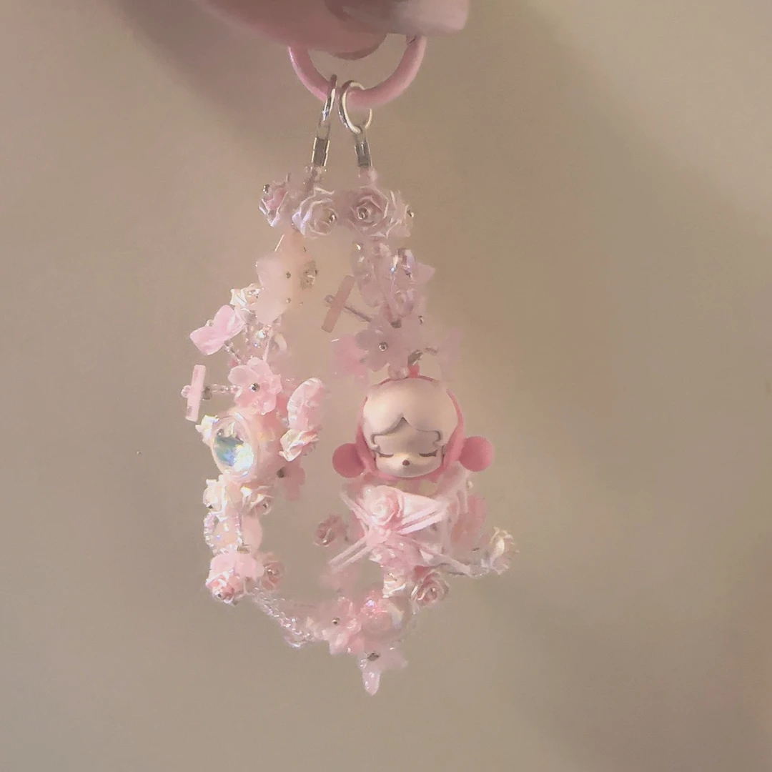 POPMART樱花趴姿sp编花手机链