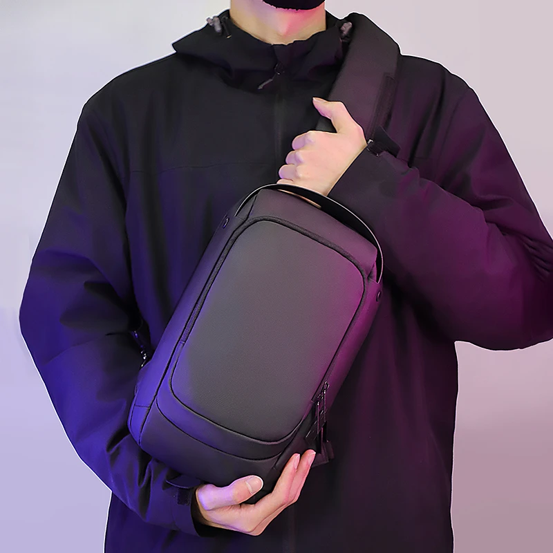 单肩斜挎包男士包大容量男包多功能胸包手机小挎包通勤时尚机车包