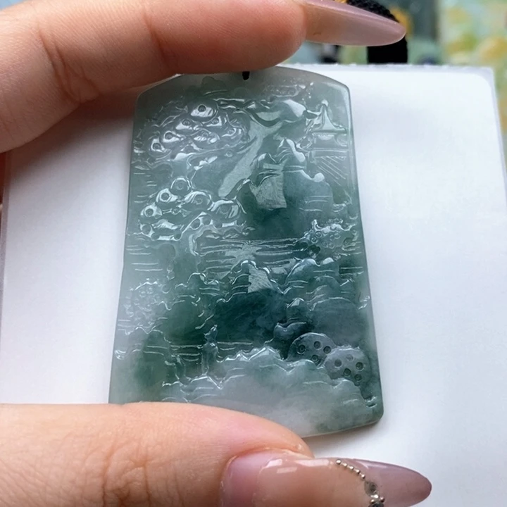 翡翠未镶嵌颈饰追****?翡翠