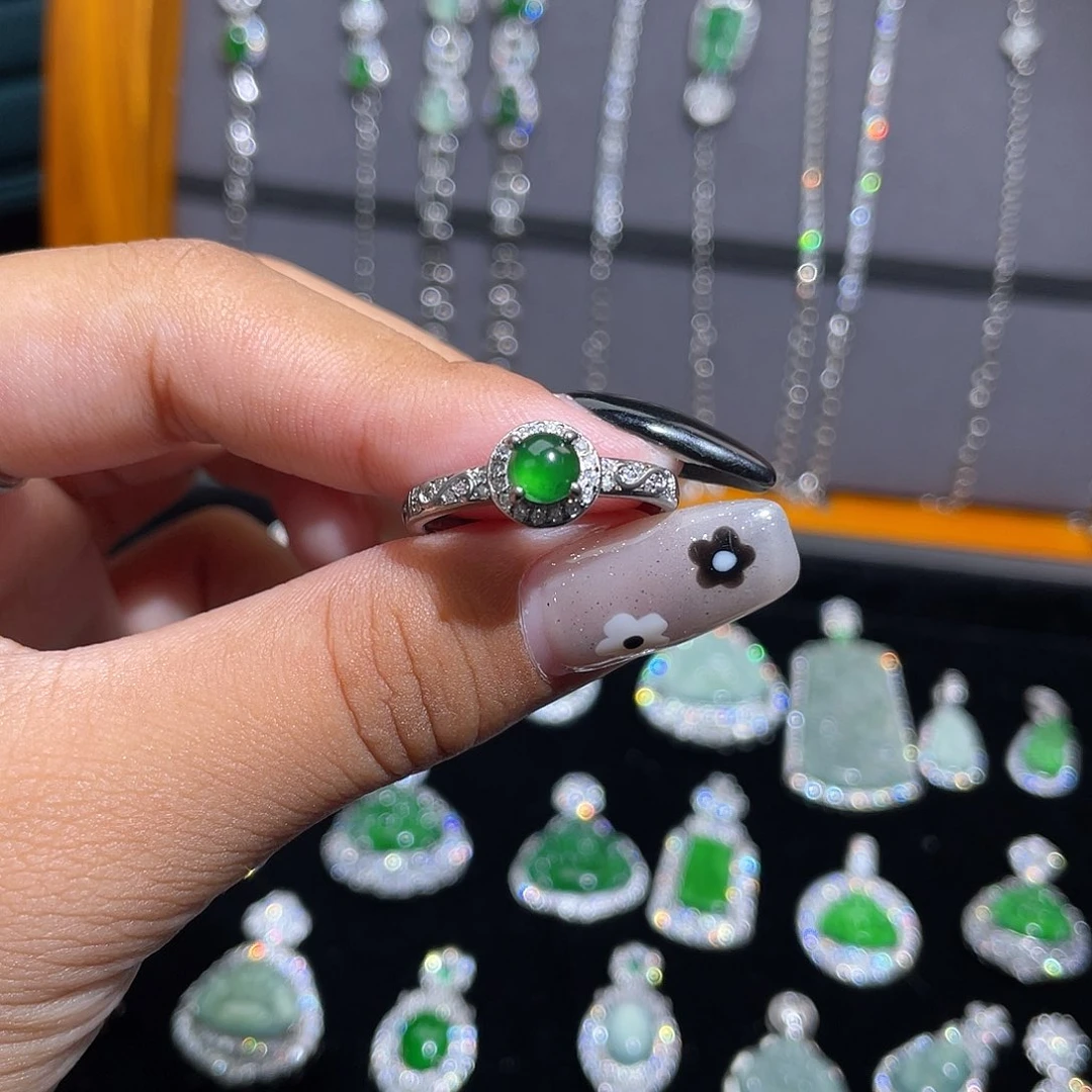 未镶嵌戒指翡翠戒指