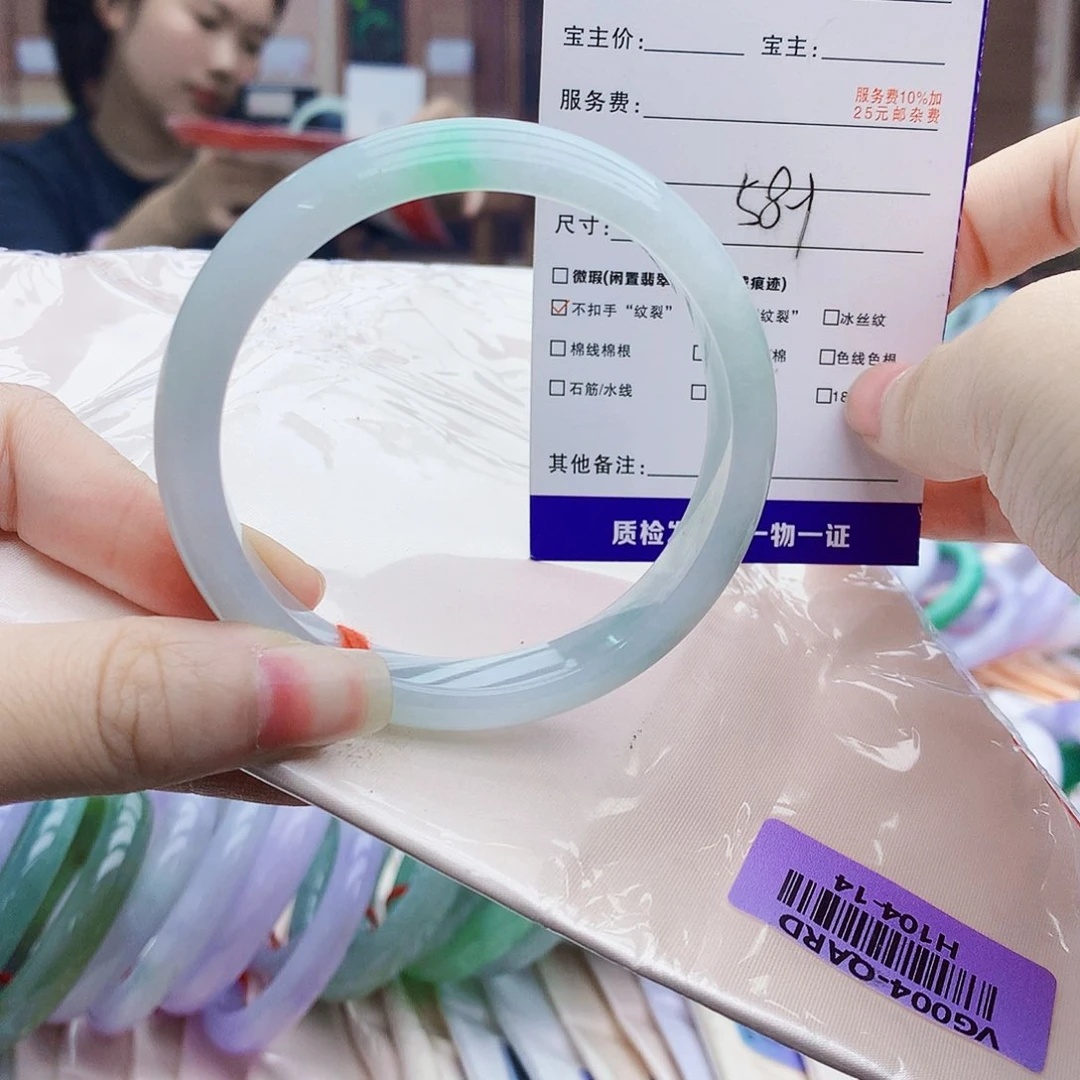 翡翠手镯未镶嵌The most common