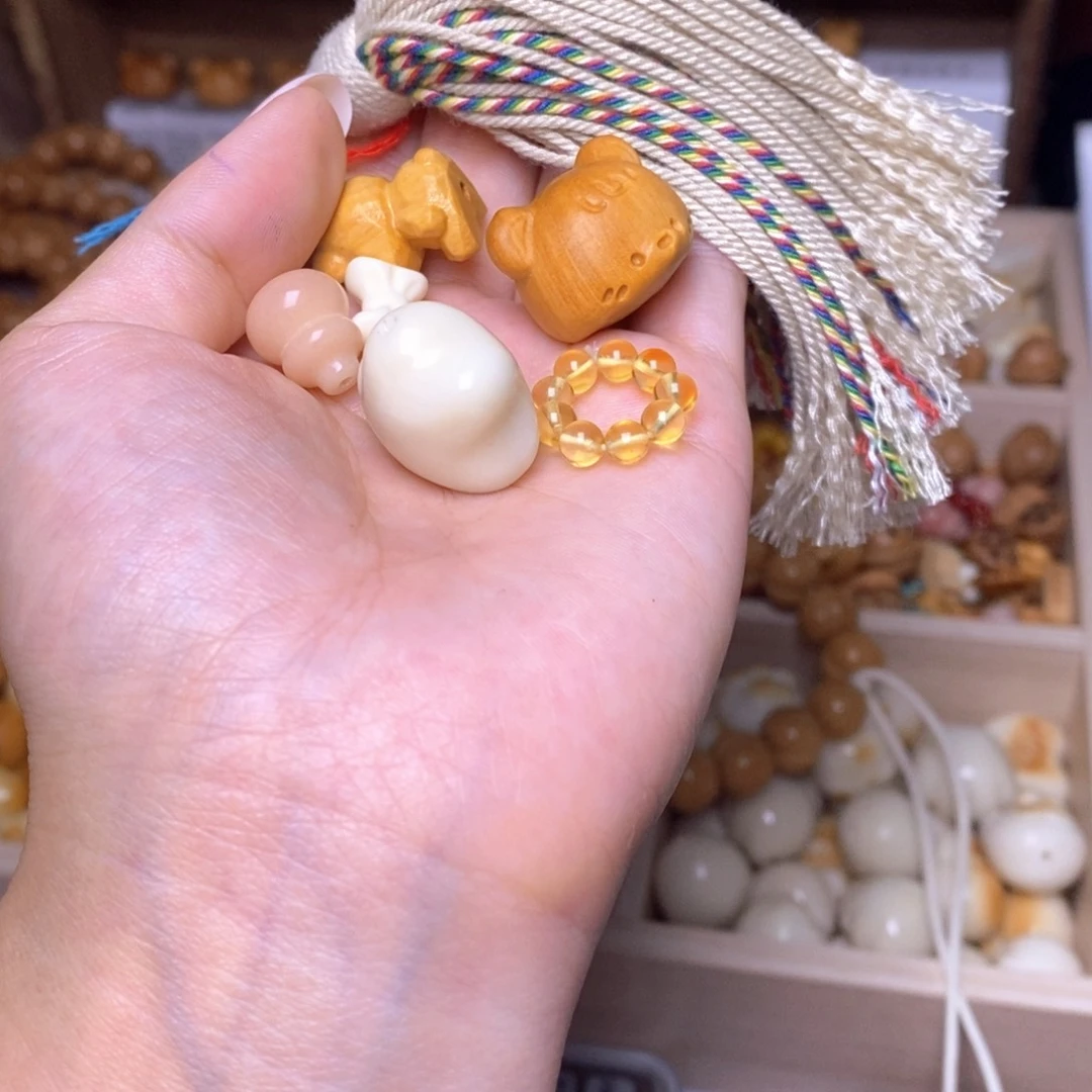 …***乐吊坠猴头核桃蜜卡，小熊米米，檀木熊星星蝴蝶结葫芦白流苏